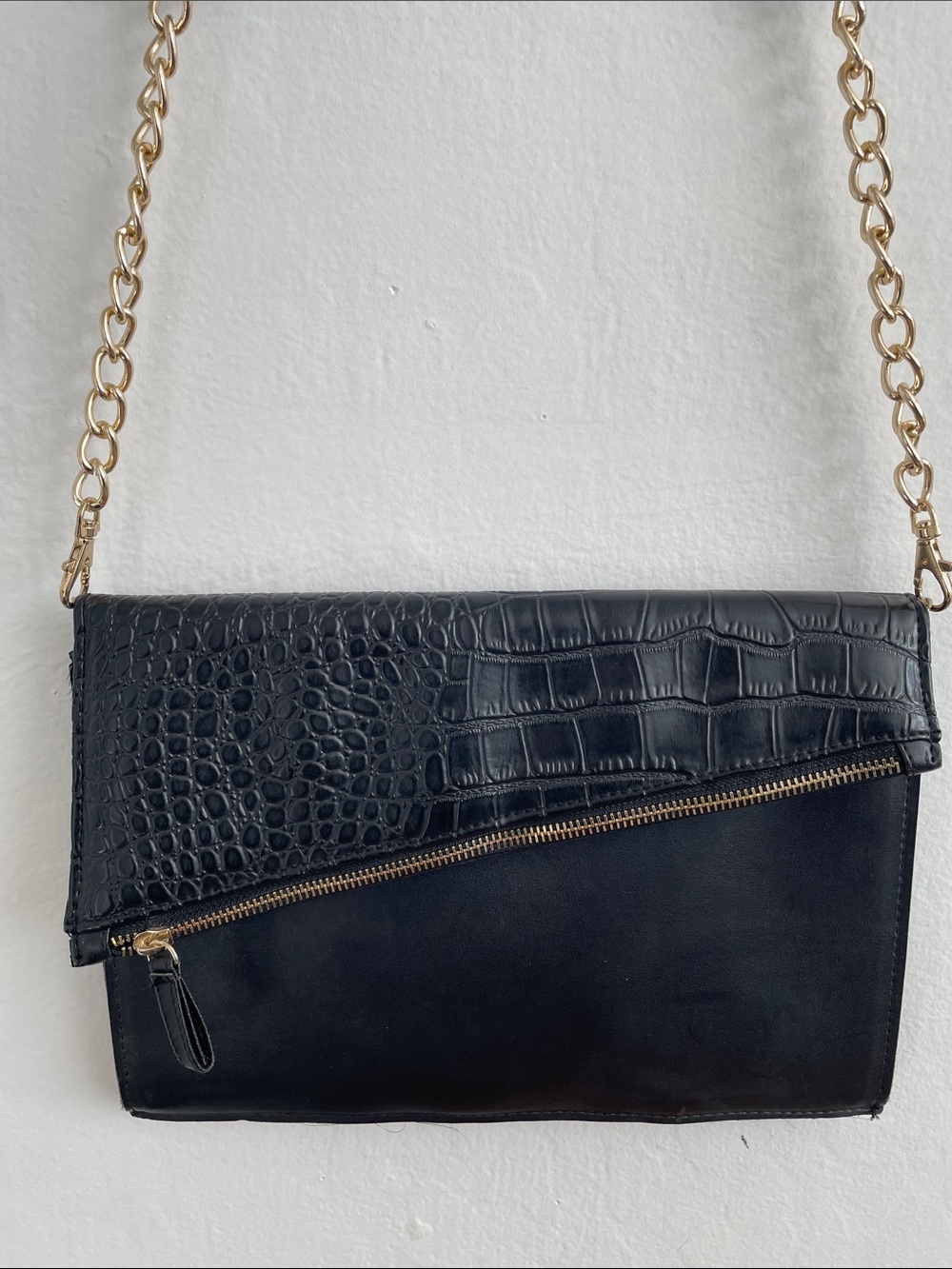 VTG Black Croc-Accent Chain Strap Crossbody Bag